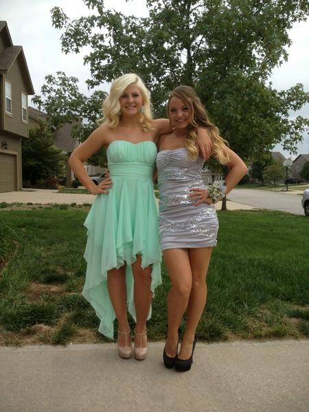 haymaker1965's tweet photo. My beautiful daughters http://t.co/LpwPq0Vv