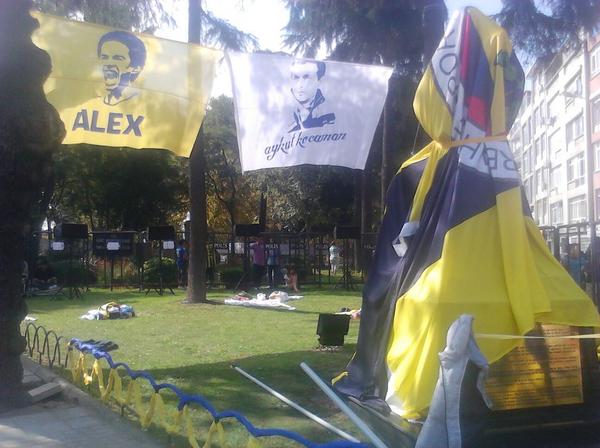 Fenerbahçe taraftarlarının Kaptan Alex de Souza için yaptırdığı heykel bugün saat 14'te açılıyor.