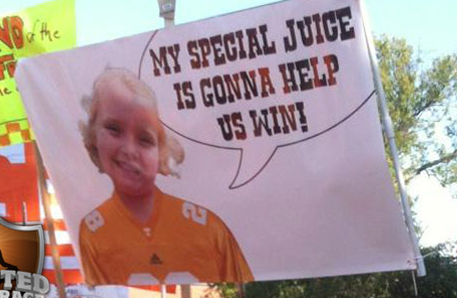 It was only a matter of time until Honey Boo Boo made it on a #GameDaySigns ==>