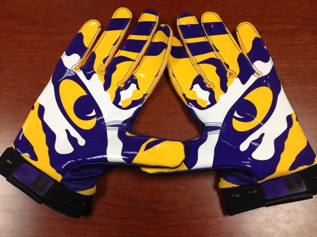 lsu gloves football