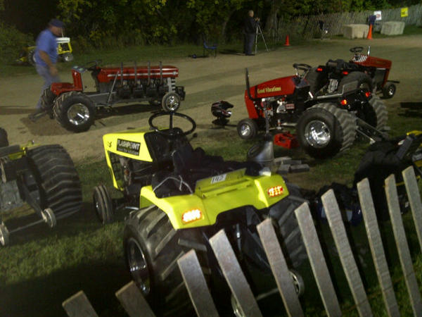davzilla's tweet image. Awww mini tractor pull. #actonfallfair