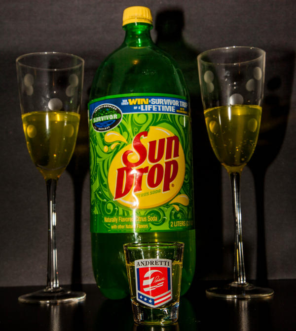 jwrichte09's tweet photo. Ready to celebrate in #Indy w/ @LMGallagher2 @ashfordlee. Go @RyanHunterReay @FollowAndretti #ExactTarget #SunDrop http://t.co/mfFHKFWL