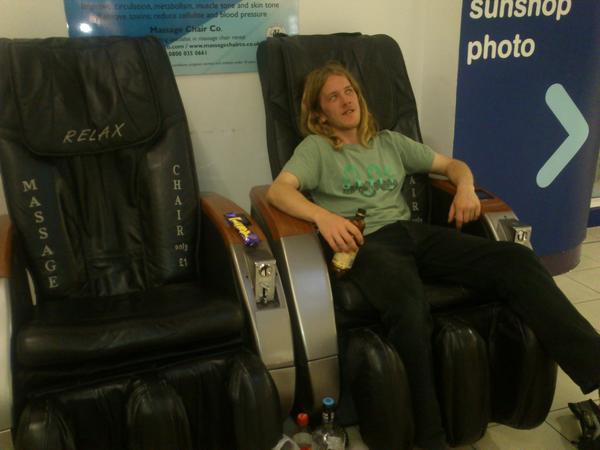 CalTash's tweet photo. Good times on the massage chairs.. http://t.co/TjgLLqqd