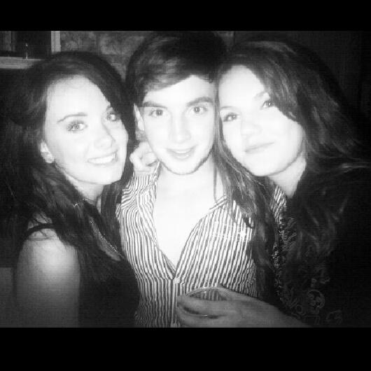 JessyBoyes's tweet photo. @EYeates @JezzSchooling partayyy! http://t.co/gKzU3jiu