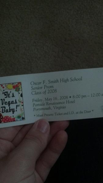 itskaitebee's tweet image. I think I have a problem #prom2008 @thomj9