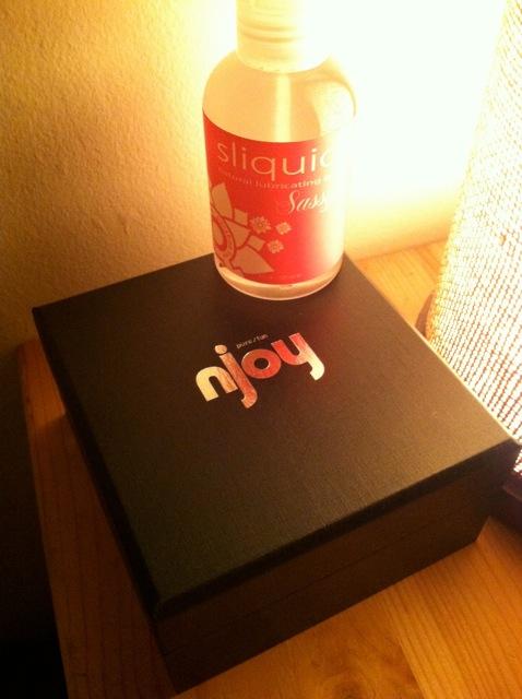 MistressMaeve's tweet photo. Fun Saturday night on tap thanks to my purchases at @PleasureChestNY! Get yours: http://t.co/vYAGFObz @sliquidllc #njoy http://t.co/gqt8yrO0