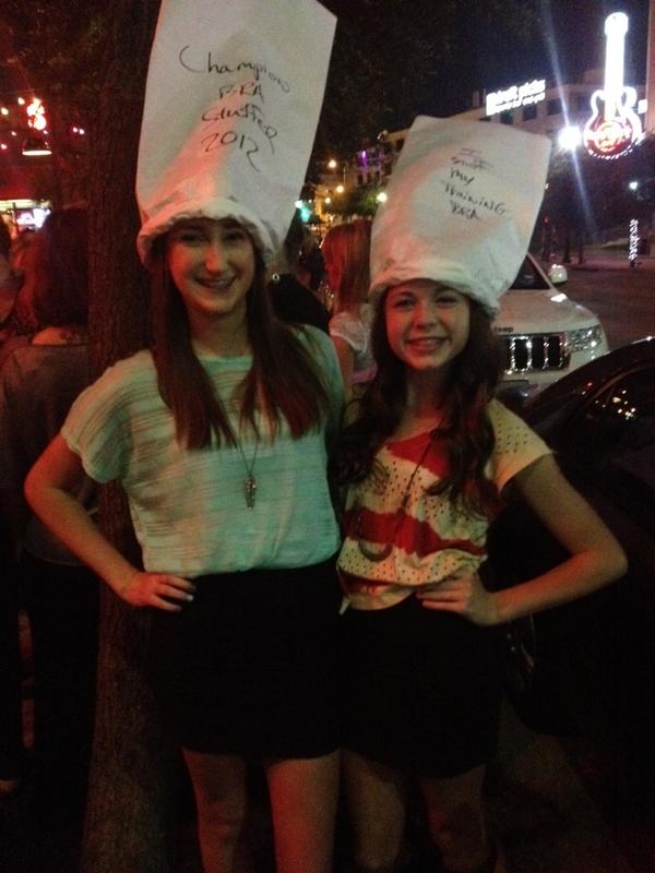 meganboyd13's tweet image. Hahah #smallboobprobzz @Lydia8Holt