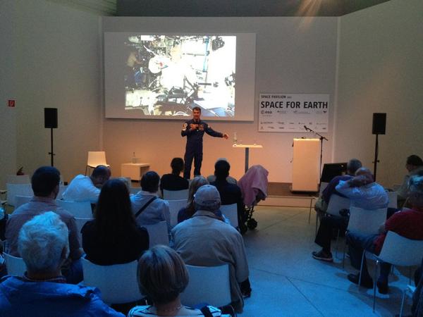 ... @astro_paolo #spacepavilion #ILA2012 :) ...