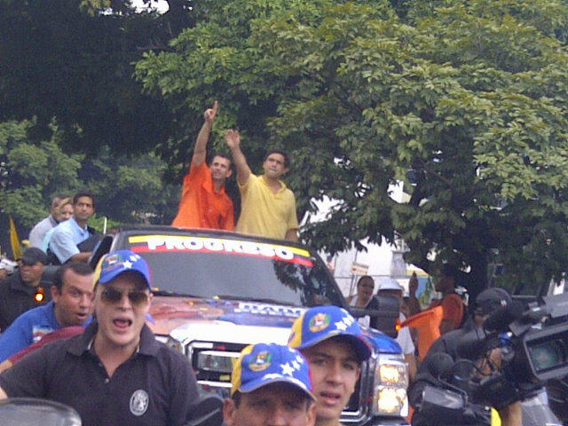 Con la piel de gallina ... =D .... @hcapriles es nuestro futuro http://t.co/GEgfgbr<a class="tags" target="_blank" title="On Twitter" href="/?out=eyJ0eXAiOiJKV1QiLCJhbGciOiJIUzUxMiJ9.eyJpYXQiOjE3MjY3OTQzNjUsImlzcyI6InR3cG9ybnN0YXJzLmNvbSIsIm5iZiI6MTcyNjc5NDM2NSwiZXhwIjoxNzU4MzMwMzY1LCJyZWRpcmVjdF91cmwiOiJodHRwczovL3R3aXR0ZXIuY29tL2hjYXByaWxlcyJ9.zJk6_tSgB_OwumvcO60F9zvjgTFXbVeR1vidFzU5Vl9oxbnpJiU6Lrgq8W8Ui-Htw82p_DyeiU5eZkGxbzIjBA">@hcapriles</a><a href="/tag/elllenazo"class="tags"><span>#elllenazo</span></a>