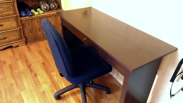 ArielTRV's tweet image. I built a desk this morning. It doesn&apos;t match any of my other furniture, but whatever... #projectbuild