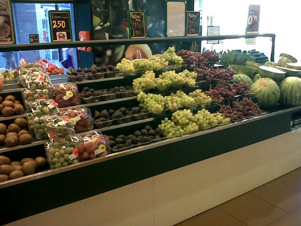 SuperverdSC's tweet photo. UVA BLANCA y NEGRA de ALICANTE Super Dulce http://t.co/JYimUN4s