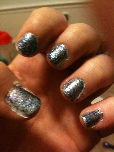 Whatkellisays's tweet photo. Super sparkle nails. http://t.co/dqQuvLyE