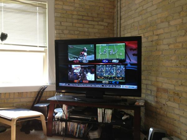 NallsyCat's tweet photo. @nflredzone #quadboxsighting http://t.co/6itDIdyb