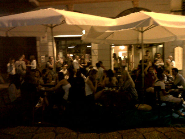 sofacafemilano's tweet photo. Live from #Sofasundays aMors @ArTZaMilano  #Milano #aperitvo #bellavita #bellagente #solocosebelle http://t.co/YywwnT4B