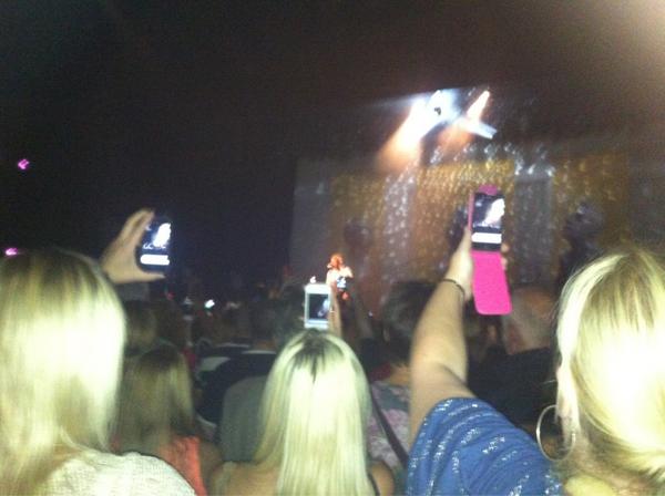 samwood30's tweet photo. Rooooobbbbbiee!!! Absolutely smashed it in southend!!! Awesome!! @robbiewilliams #Robbie97 @tricky789 http://t.co/bU7wyCHo