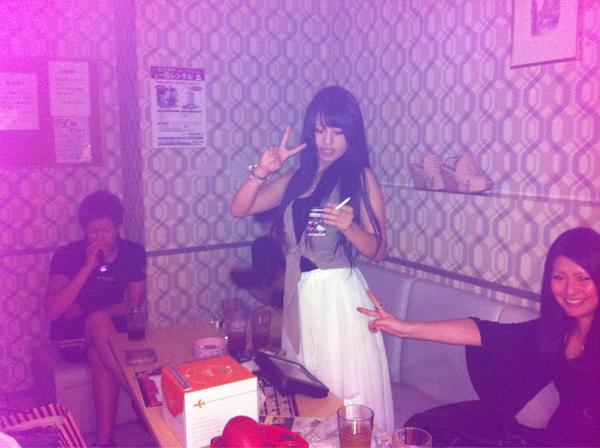 451526's tweet photo. き��ーで18歳になりました♡昨日から、ゆうな、まいこ、ゆかりちやん、しょーた、まさのり、かいじゅー、じゅんやで呑み散らかしてきたわん( ´ ▽ ` ) http://t.co/EFq0D0Ax