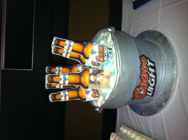 GrovePastryShop's tweet photo. Grove Pastry at Humphreys By The Bay Wedding show today sampling our delicious cake to Brides http://t.co/97oCyRfu