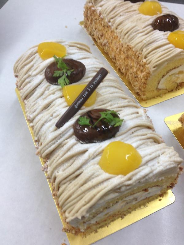 フランス菓子 ポンヌフ 明日から高岡大和で和栗のモンブランロール オムレットロール オムレットロールジュニア ブルーベリーとライチのデザート 氷見産のブルーベリー使用 発売します O Takaoka Http T Co Tvbkf0re