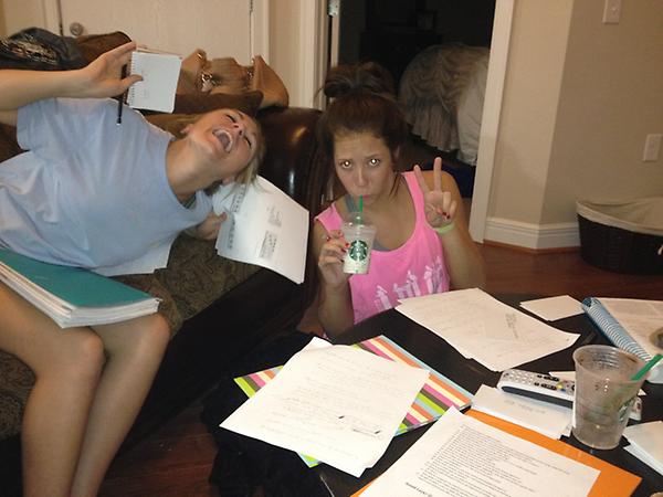 kalienhuddle's tweet image. "studying" @courtneyRkuhn @Makenzayy215 #3test #killus #butreally 📝📖🔫🔫🔫