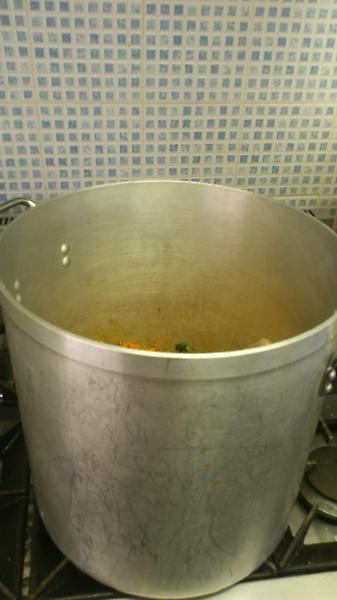 TaraBryer's tweet image. Making lunch for #voltraining @peopleandplanet