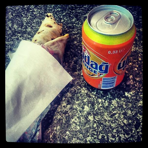 brahimars's tweet image. Découverte du lahmacun pour @LK6_  #TurkiShit