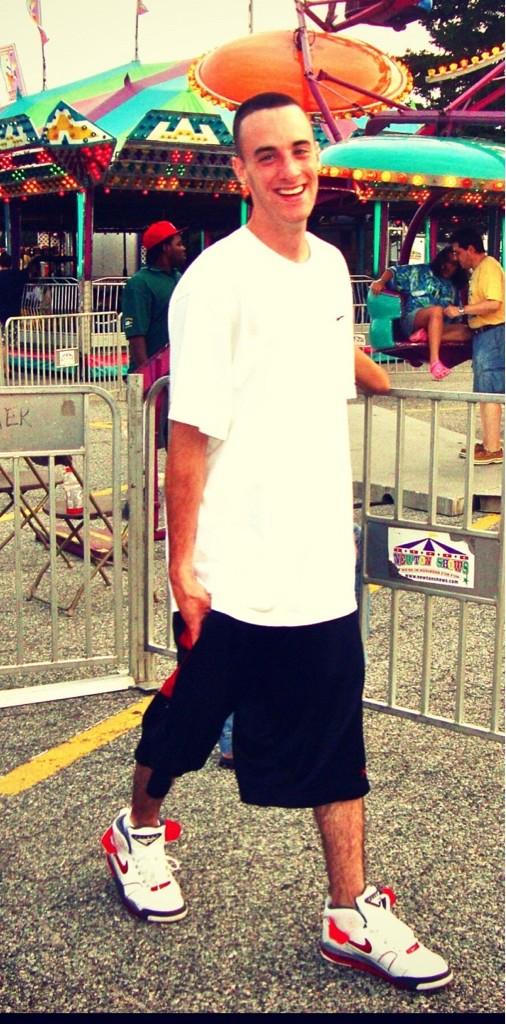 TiReS09's tweet photo. “@AshleyKSparks: What a handsome boy @TiReS09 http://t.co/i1Qh7vRk” damn that kids fly who's this guy