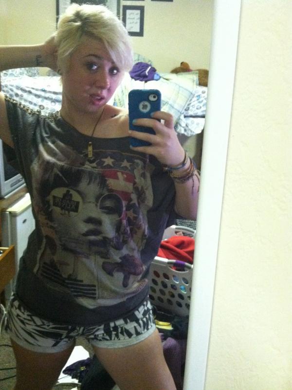 xapismarie's tweet image. I call this matching. #kharisproblems #ifeelpretty #humpday