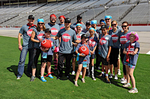 JeffGordonWeb's tweet image. .@JeffGordon4Cure @KickKidsCancer @AMSupdates! Photos -&amp;gt; jeffgordon.com/media/photo_20…. T-shirt -&amp;gt; bit.ly/GetYourKick-It…. #Team24