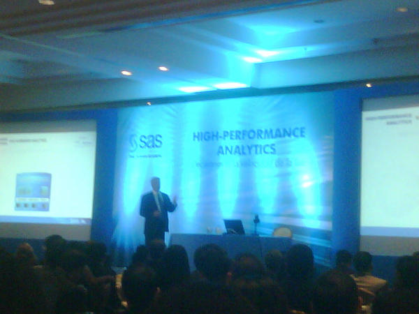 SASMexico's tweet image. ¿Qué harías con 28 horas extra? @Davis_Jim en inauguración de #SAS #HighPerformanceAnalytics #HPA.