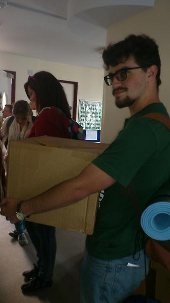 TaraBryer's tweet image. @BenPowrie taking his Fresher Pack from #voltraining