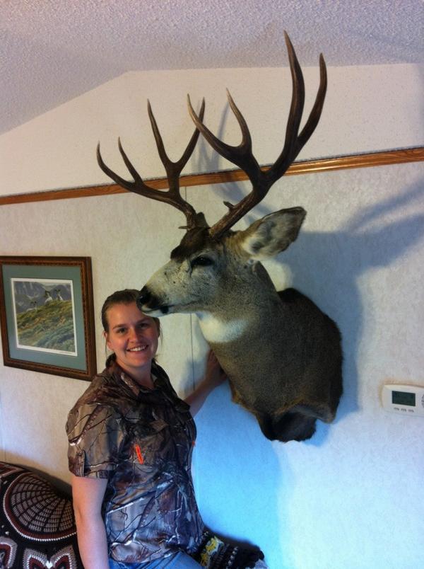 SpaldingSaar's tweet photo. My dear with her deer from last year!! #trophywife http://t.co/ctEnA3lf