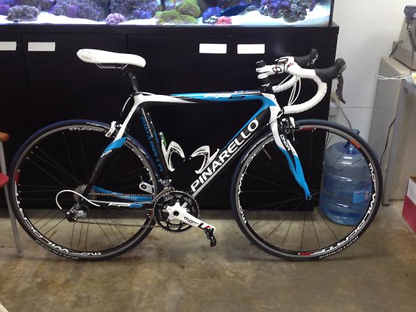 EvolutionPress's tweet photo. se vende pinarello fp2 full carbon con muchos extras.2200.00 http://t.co/221HQijn