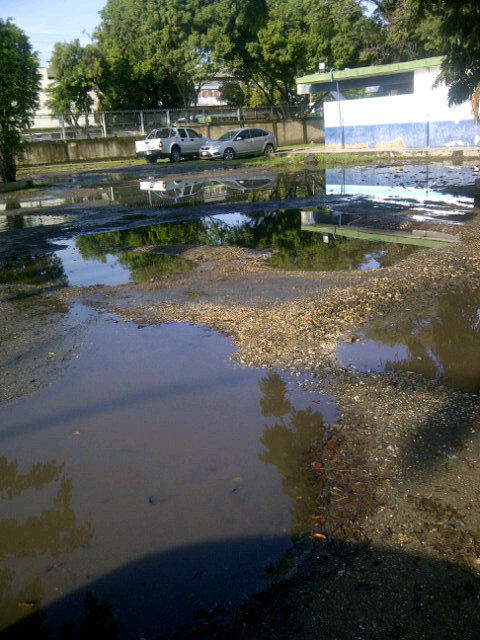 MVics's tweet photo. “@trafficARC: via @nahunmilano: Estacionamiento del IVSS Hoy 5 de Septiembre sea usted el JUEZ http://t.co/TGsyt9p8”, @hcapriles