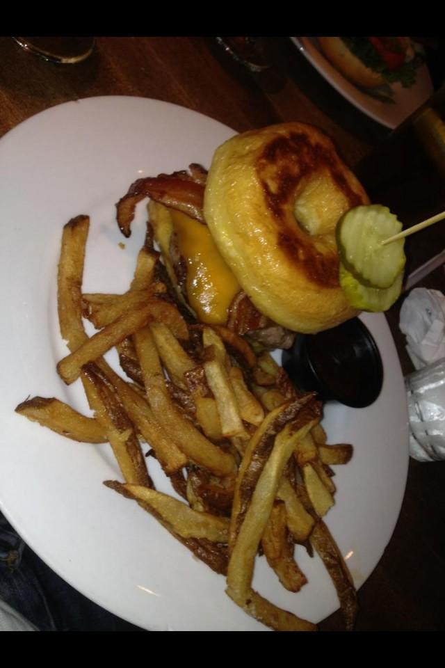@BexBlank Peeta just posted this... I kinda wanna try it, but I don't want to die young. #donutburger #yum? http://t.co/wiRxDykK