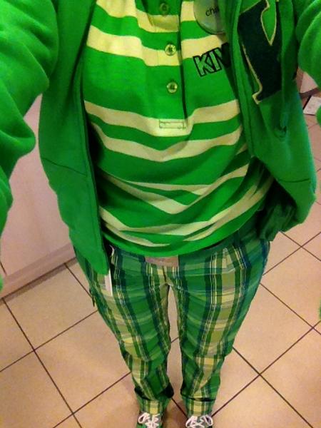 Charlotte_Ree's tweet photo. Vil bare påpeke hvor mye jeg elsker de nye kiwi klærne, kremt http://t.co/LeJiBKhW