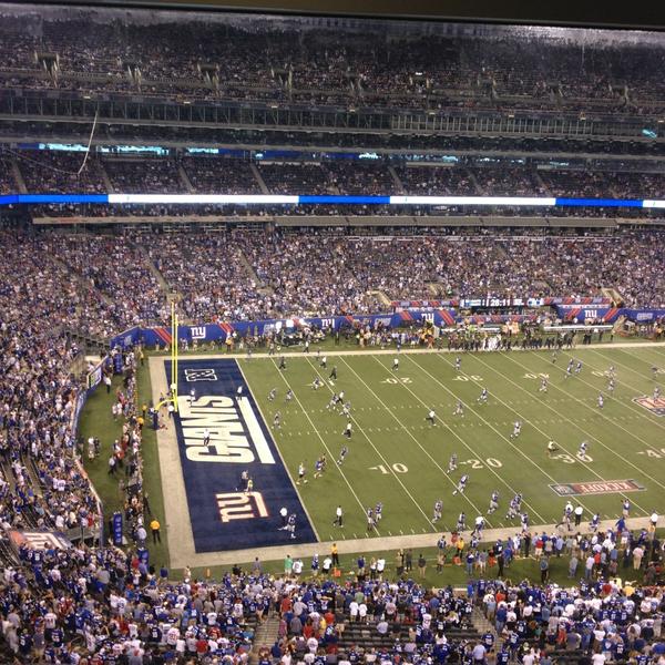 matthewahenson's tweet photo. The stadium just shook! Let's go big blue! #suitelife http://t.co/5xPax54Q