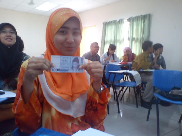 mizzsyud's tweet image. bank of korea :p  #econclass