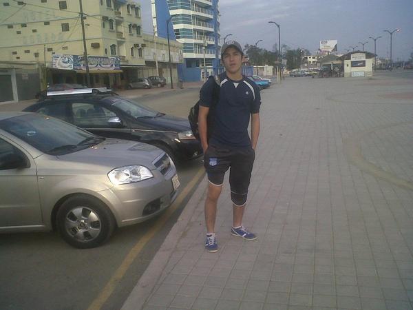 casper_leo21's tweet photo. en la playa disfrutando.... :) http://t.co/wf94HwR