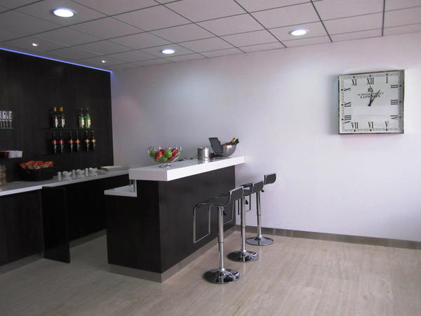 GoldenClassAbuD's tweet photo. Flying RAK to Abu Dhabi ? you can use our Pearl Assist lounge in RAK Airport and our Golden Class Lounge in Abu Dhabi http://t.co/OElmj6aj