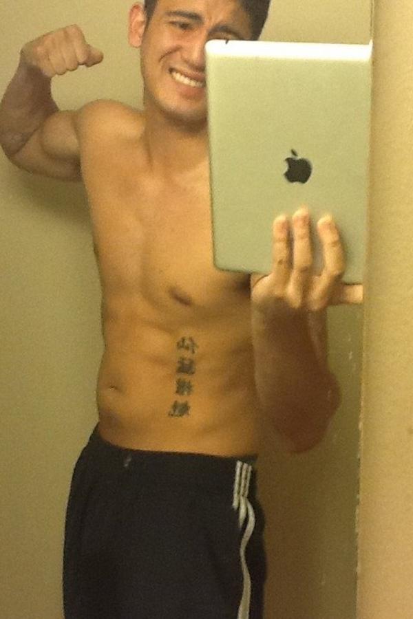 loganbanks_'s tweet image. are you fuckin kidding . #ipadproblems you look dumb