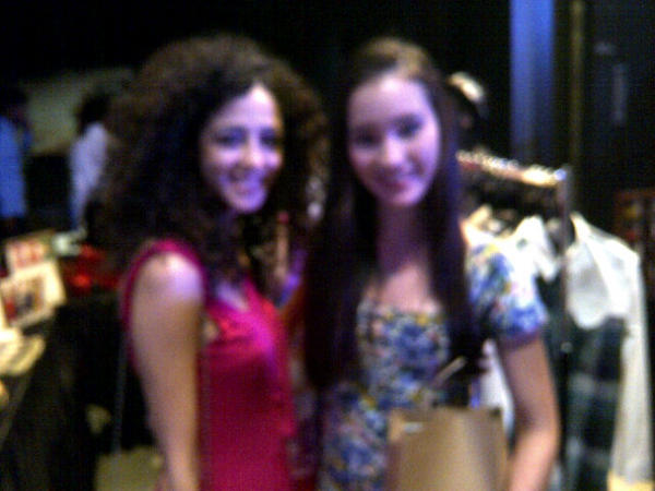 VeenaMcCoole's tweet photo. Having a great time at #20bytwo! Met one of my favorite bloggers @Bonjour_SG - so pretty! Excuse the blurriness :( http://t.co/BjopIJAI