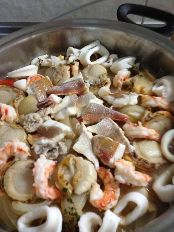 Yoshihito37's tweet photo. ブイヤベース作って見ました。 http://t.co/T4KlJncW
