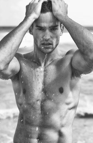 MaximilianFan's tweet photo. Ladies I welcome the rock hard Andre Watson 😉 well, hello there #sexy #wet #model #hot #MaximilianRivera #fan #FOLLOW http://t.co/mph6KIar