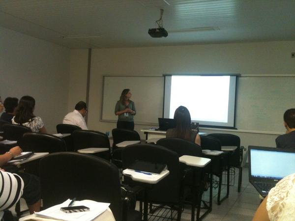 PatySanje's tweet image. Carolina UMESP, apresenta &quot;As Revistas na Sociedade Digital&quot; utilização/plataformas - #conteudosdigitaisintercom2012