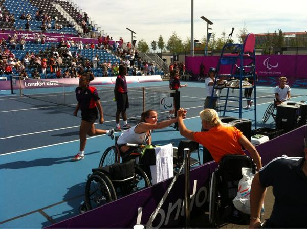 HermanvdZandt's tweet photo. Het wordt een geheel oranje podium bij de rolstoeltennisvrouwen. @jiskegriffioen haalde zojuist brons. #ps2012 http://t.co/yVdhEjr5