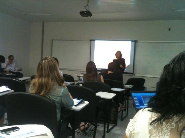 PatySanje's tweet image. Convergência e Migração de Valor em uma Empresa de Comu. aprese. por Carolina, da UNB. #conteudosdigitaisintercom2012