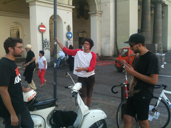 Patrick_Delo's tweet photo. Out filming: red light madness + one fall @Officine_Burger @stonedburger http://t.co/4Ct4FkjS