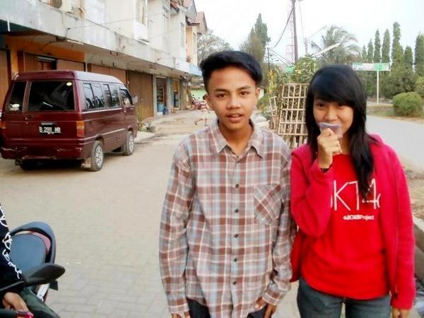 2 muka baru sweet diary :) @DipiaaZAHRA - bass :) @deniiextinction - vocal :)