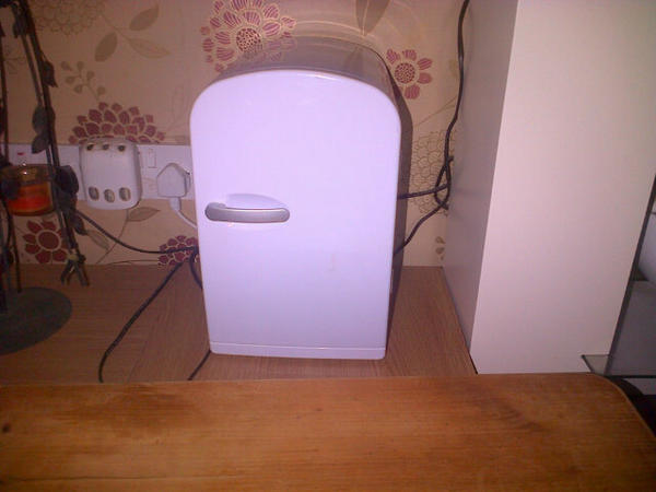 MikeSchofield7's tweet image. Oh and a cheeky mini fridge for good banter #noteventhatcold #basicallyasmallcupboard