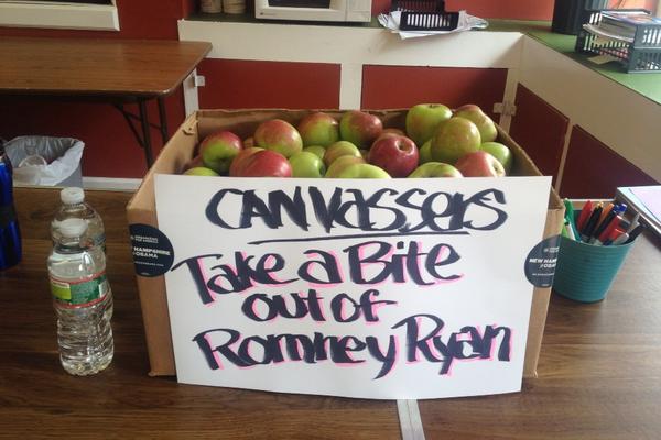 stephenmasmith's tweet photo. Our volunteers will now have freshly picked apples to snack on! Thanks Paul! #teamsullivan http://t.co/i6MSb9s3